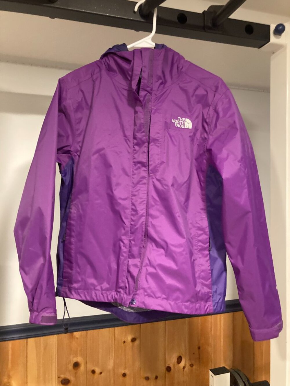 Women’s The North Face HyVent Rain Jacket – Small – Purple